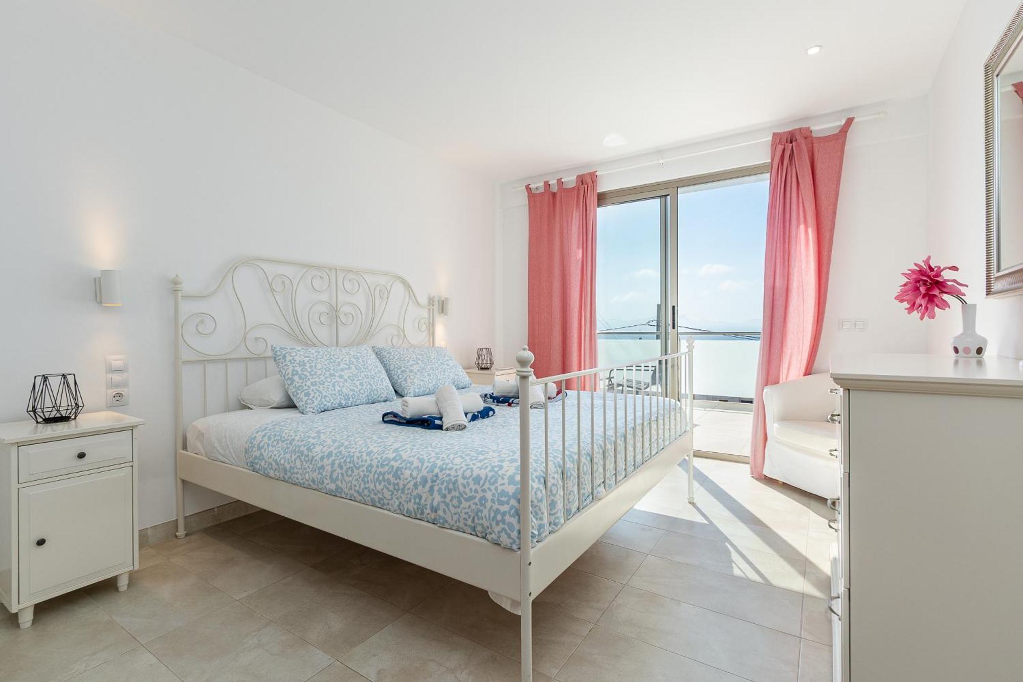 Holiday home Adosado Bellavista B By Homevillas360 *